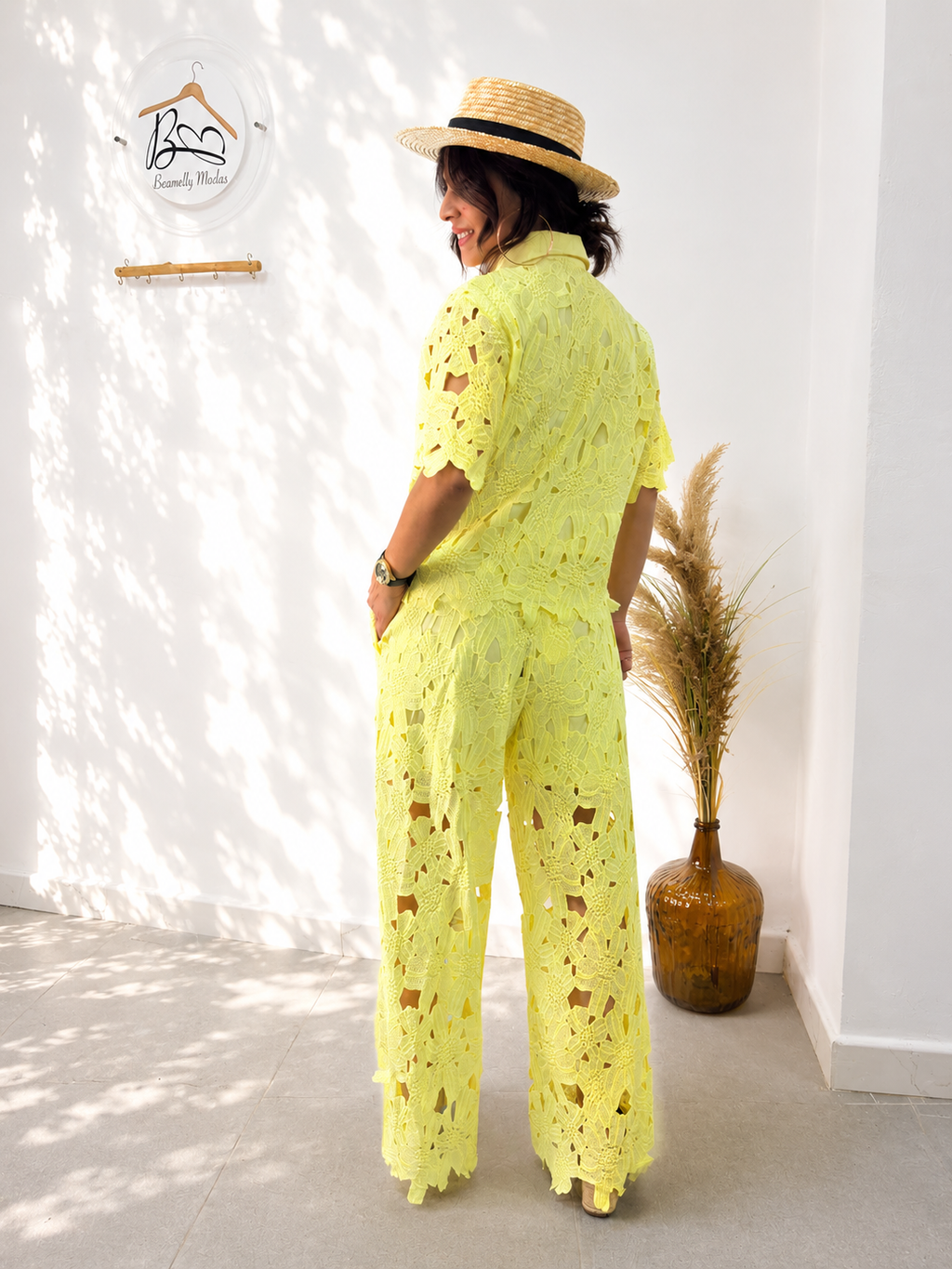 Conjunto Encaje Perforado Blusa y Palazzo