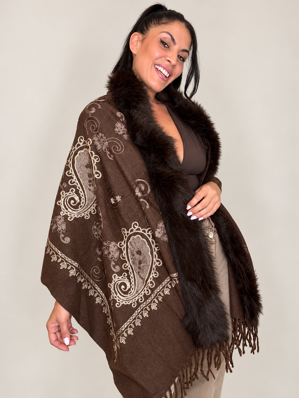 Capa Ébano Paisley