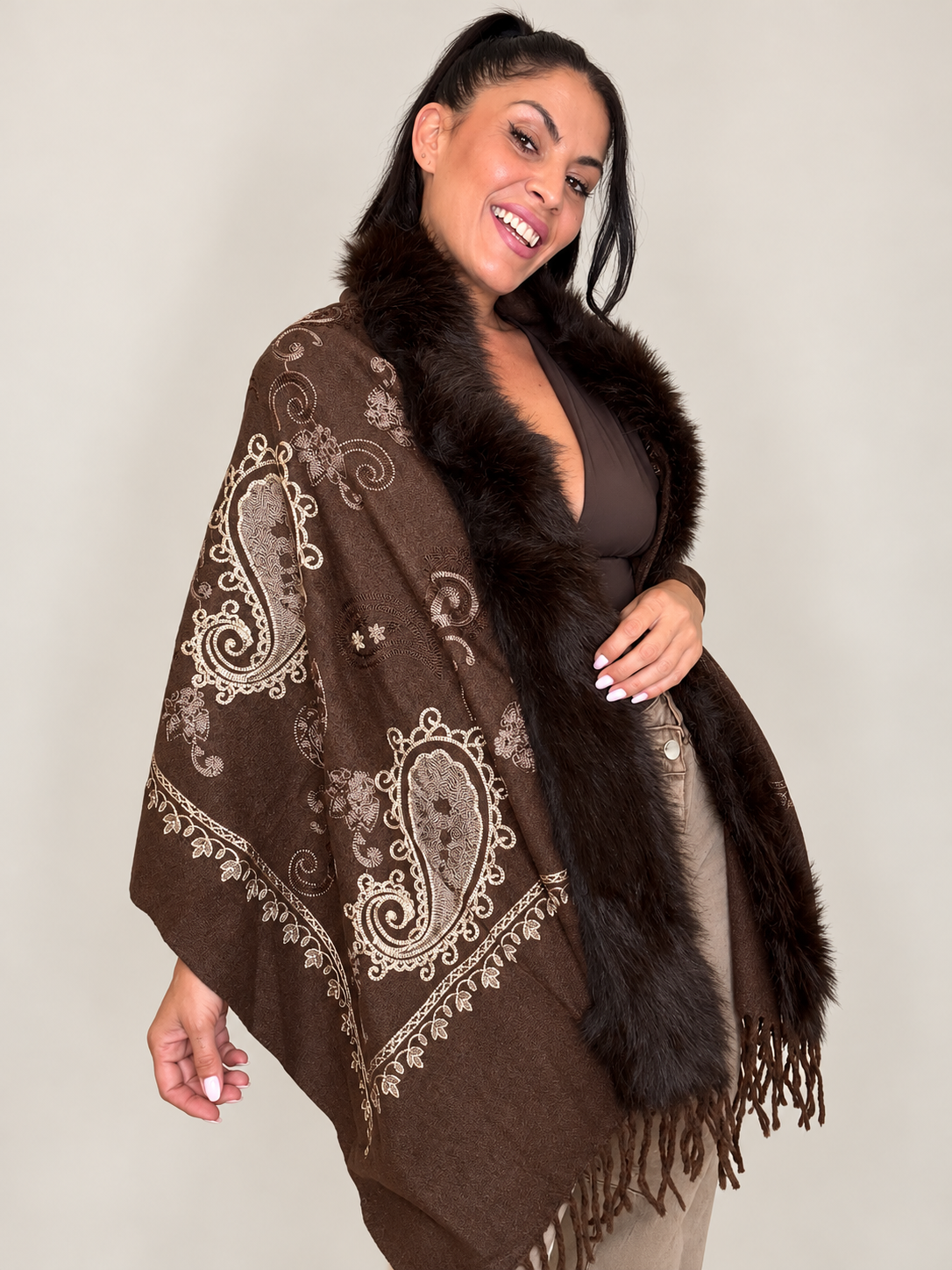 Capa Ébano Paisley