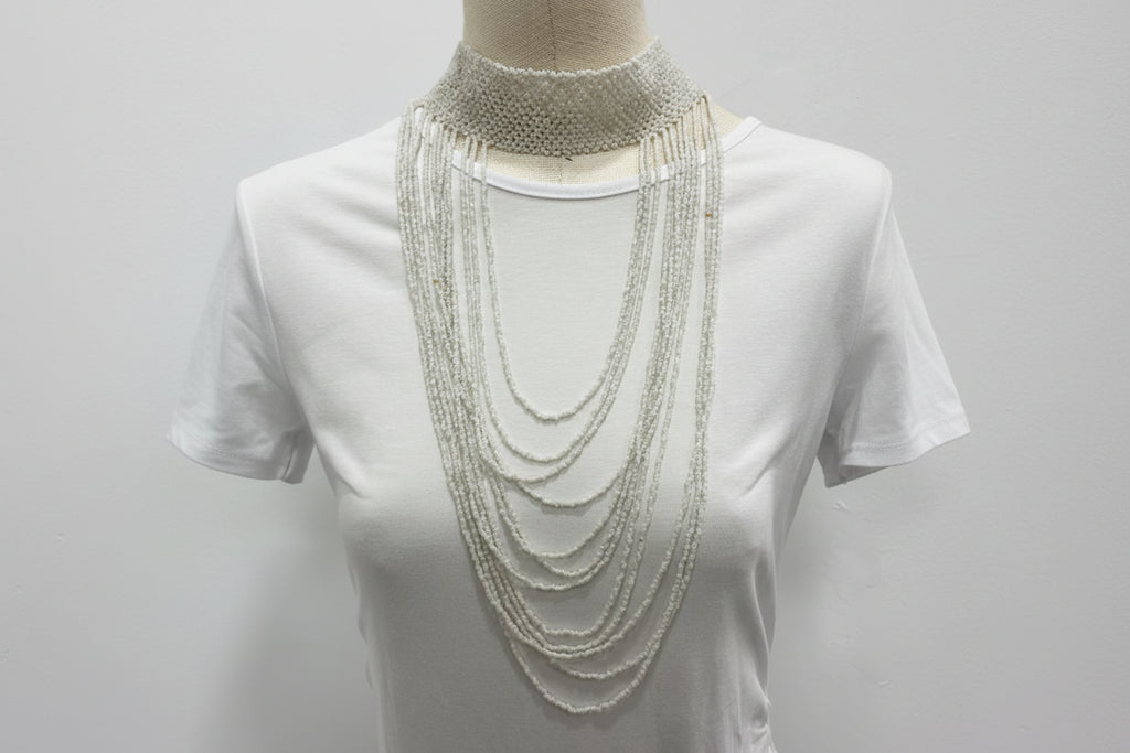 Collar Multicapa de Cuentas Blancas