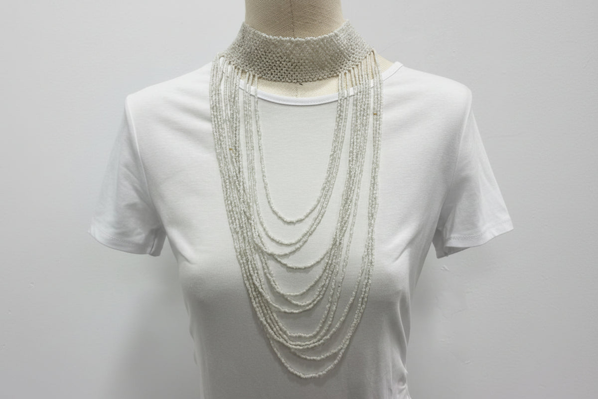 Collar Multicapa de Cuentas Blancas