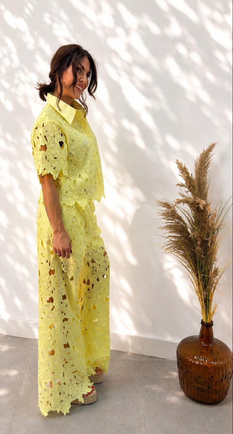Conjunto Encaje Perforado Blusa y Palazzo