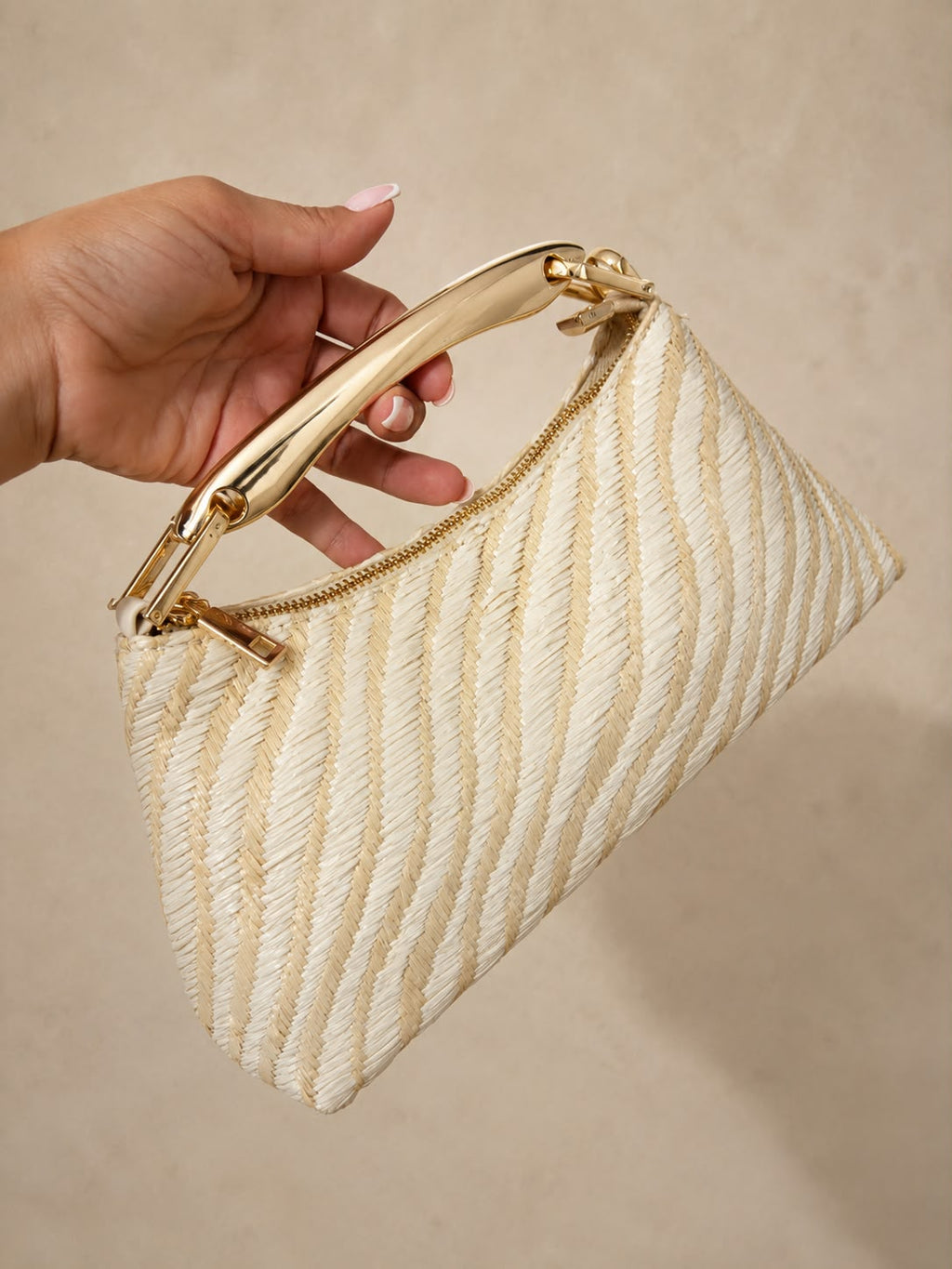 Bolso Clutch Rafia Dorado