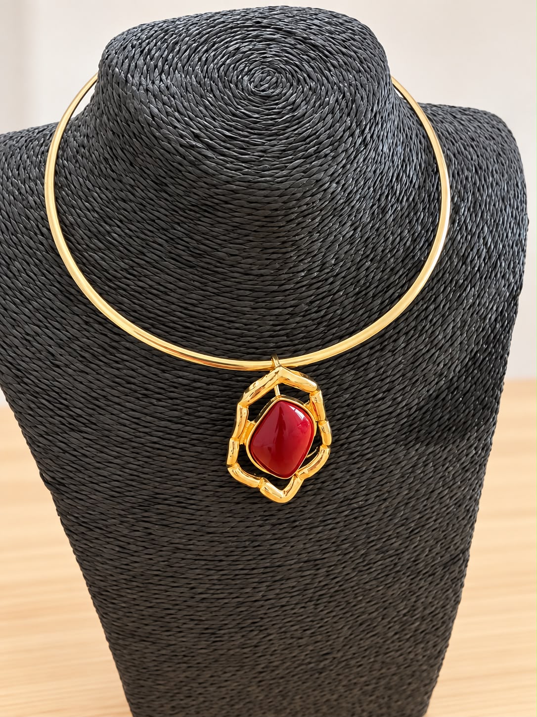 Collar Aura Burdeos