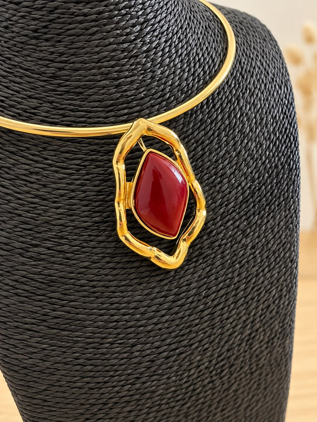 Collar Aura Burdeos