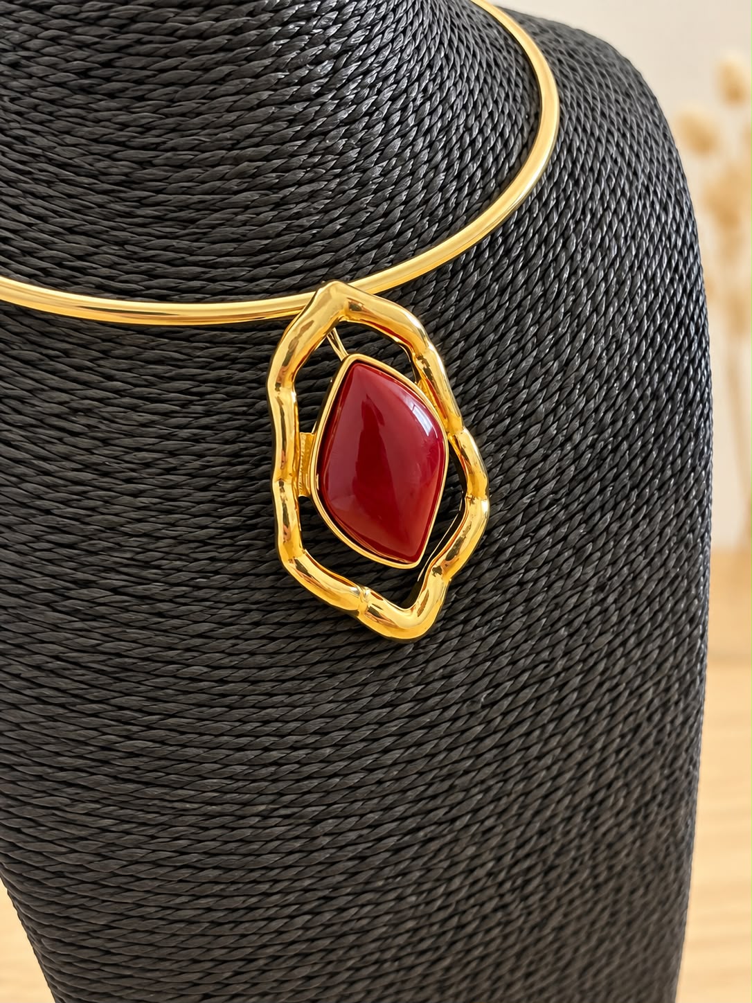 Collar Aura Burdeos