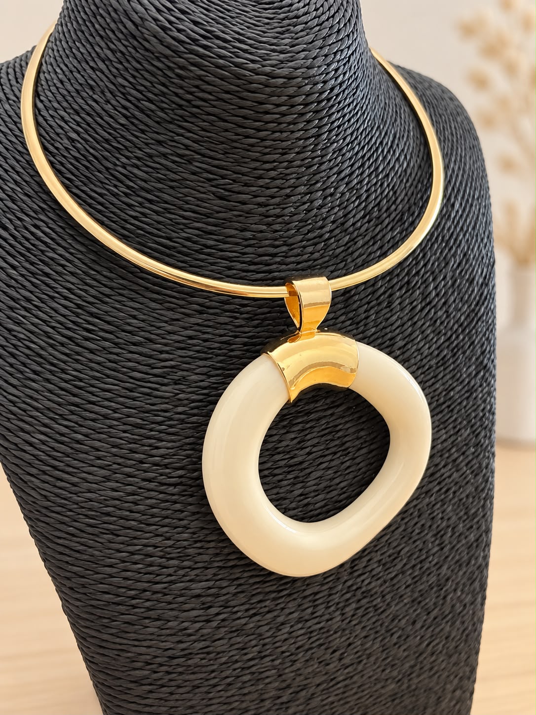 Collar Órbita de Resina