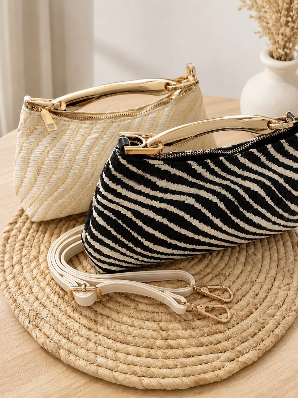 Bolso Clutch Rafia Dorado